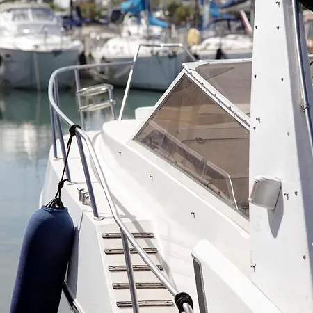 Boat Sunseeker Botel
