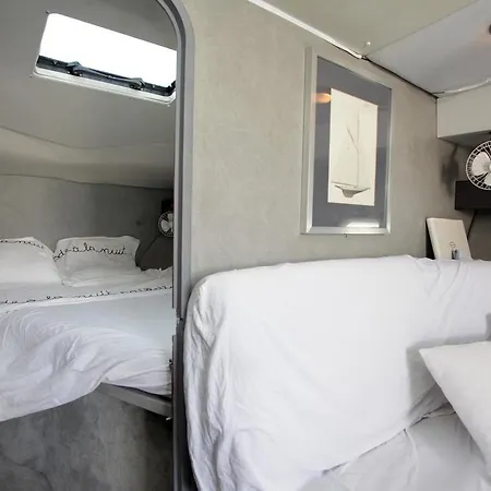 Boat Sunseeker Botel
