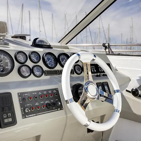 Boat Sunseeker Botel Cannes