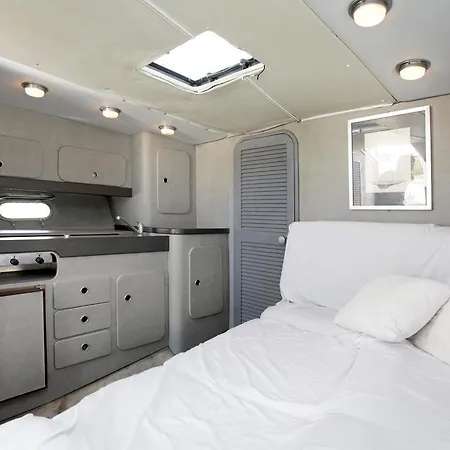 Boat Sunseeker Botel